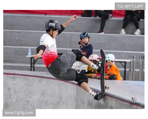 上海滑板队在全国滑板配合排行榜中荣获第六名的佳绩引发关注 上海滑板队在全国滑板配合排行榜中荣获第六名的佳绩引发关注