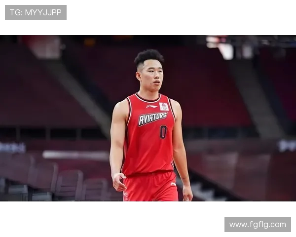 贺希宁：从篮球新星到职业生涯的辉煌之路探索与成长的故事