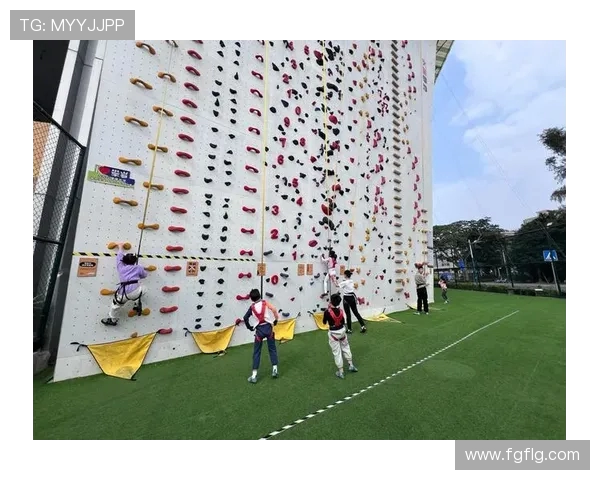 重庆攀岩队在极限运动嘉年华中以52分稳居积分榜首位